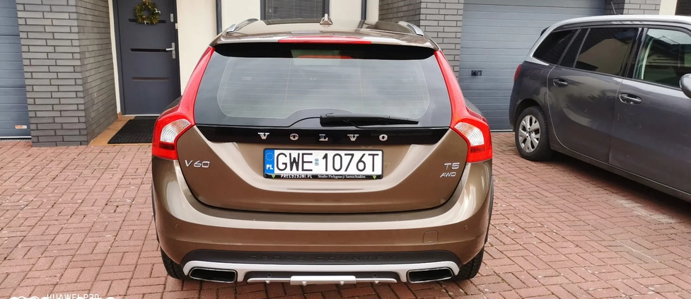 Volvo V60 Cross Country cena 91000 przebieg: 140600, rok produkcji 2017 z Wejherowo małe 92